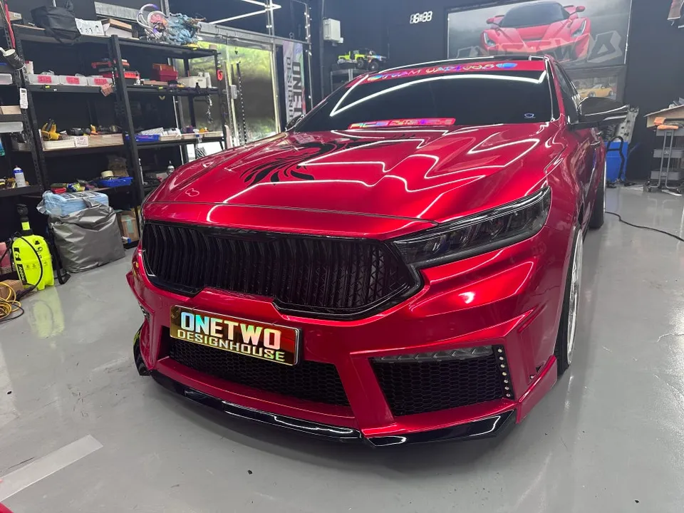 Kia K7 PPF施工事例|キャンディレッドのカスタム事例 施工写真 1-1