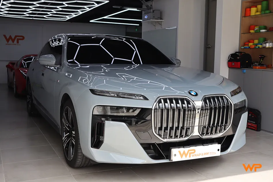 BMW 7 Series vinyl wrap - BMW 7 Series Vinyl Wrap Review: Brooklyn Grey & Gloss Black Two-T photo 3