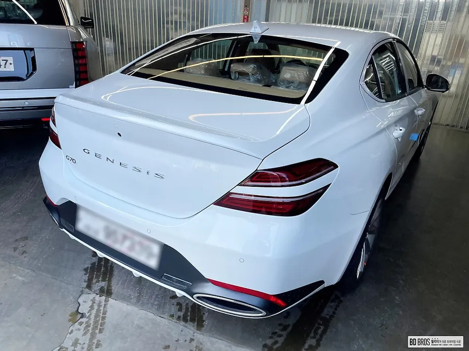 Genesis G70のカーフィルム施工事例｜費用目安・仕上がり 施工写真 3-1