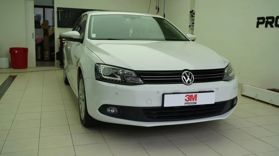 Volkswagen Jetta window tinting - Volkswagen Jetta Window Tinting Review: Expert Installation Matte photo 4
