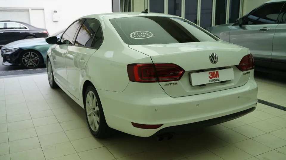 Volkswagen Jetta window tinting - Volkswagen Jetta Window Tinting Review: Expert Installation Matte photo 6