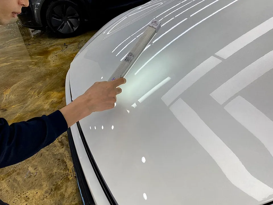 Tesla Model Y Ambient Lighting Review — Enhanced Interior Ambianc photo 2