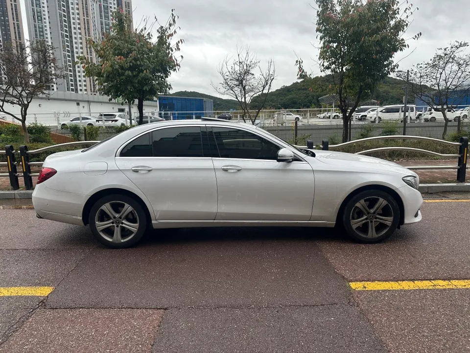メルセデス・ベンツ Eクラス W213 カーラッピング事例 施工写真 2-1
