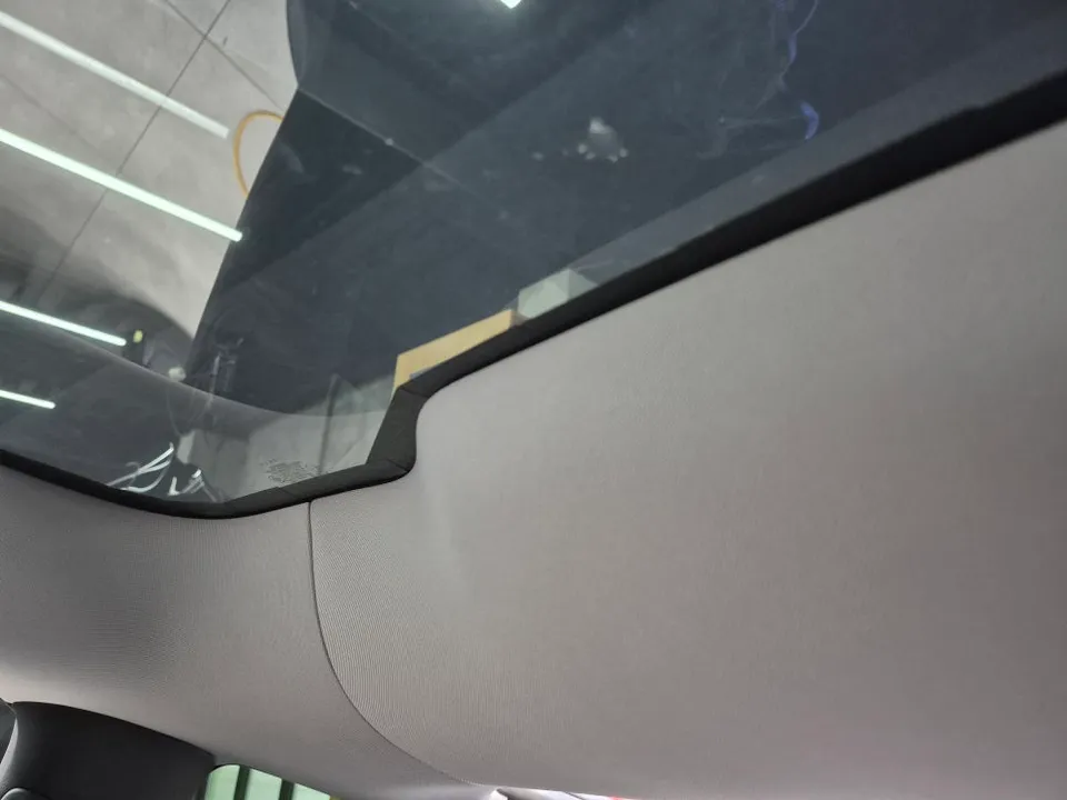 Tesla Model Yのドラレコ取付事例|費用目安・仕上がり 施工写真 2-2