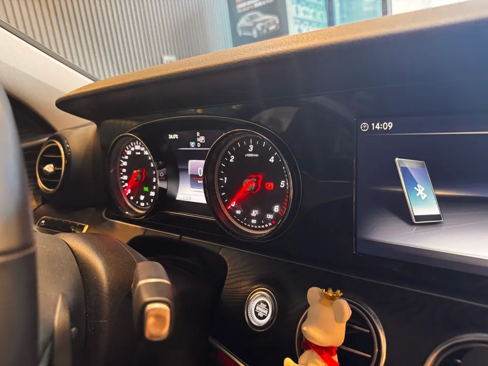 Mercedes-Benz E-Class W213 interior customization - Mercedes-Benz E-Class W213 Wide Cockpit Upgrade Review photo 3