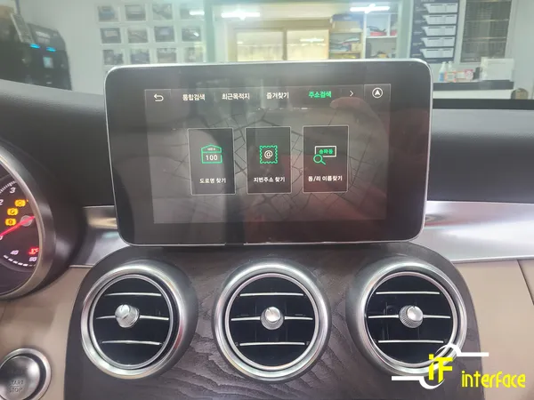 Mercedes-Benz Cクラス W205 ドライブレコーダー取付事例 施工写真 3-2