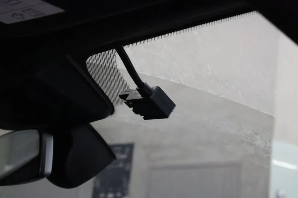 BMW X7 dash cam navigation - BMW X7 Dashcam & Navigation Installation & Review photo 3