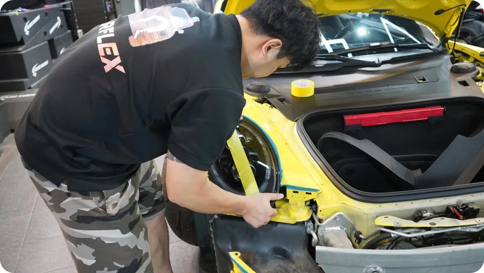 ポルシェ911 PPF施工事例：グロスグレーへのカラーチェンジ 施工写真 1-3