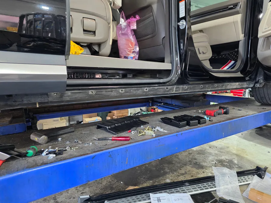 Kia Carnival Hi-Limousine body kit - Kia Carnival Hi-Limousine Body Kit Installation Review photo 5