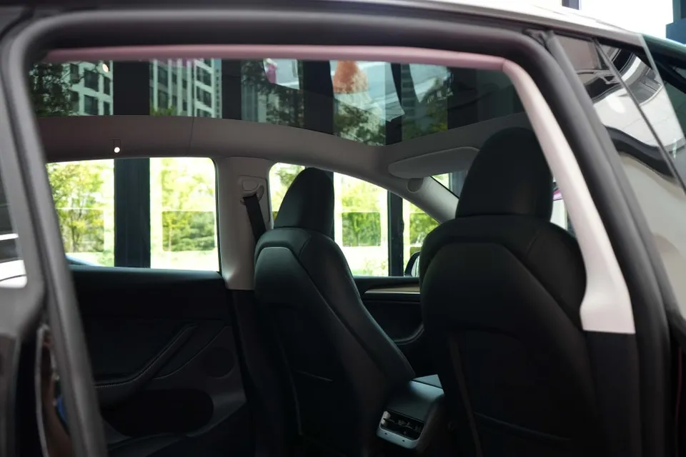 Tesla Model Yのカーフィルム施工事例 施工写真 2-2
