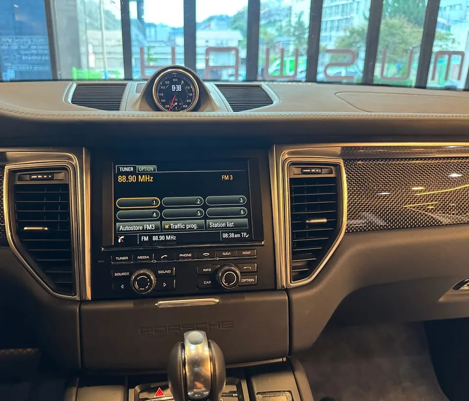 Porsche Macan Android Head Unit Review — 24.6-inch Dual Display photo 2