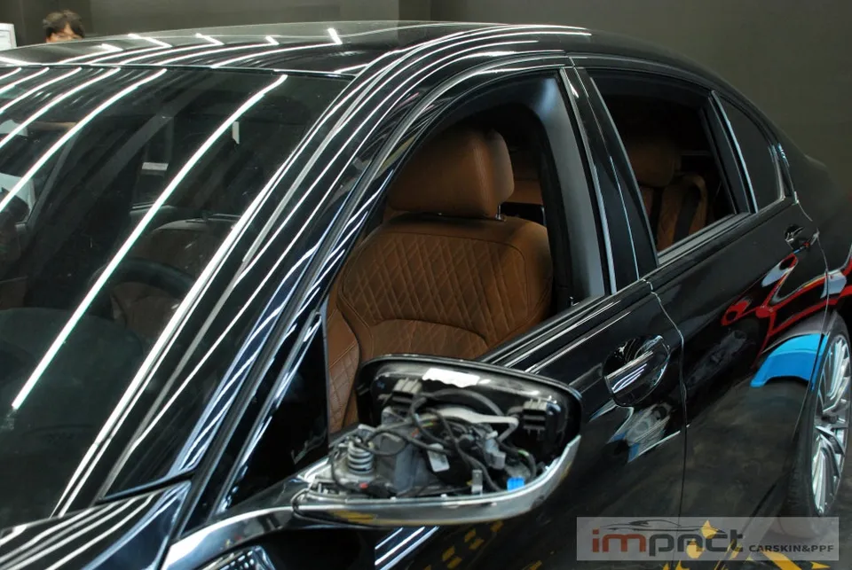 BMW 7 Seriesのカーラッピング事例|クローム部分のイメージチェンジ 施工写真 1-3
