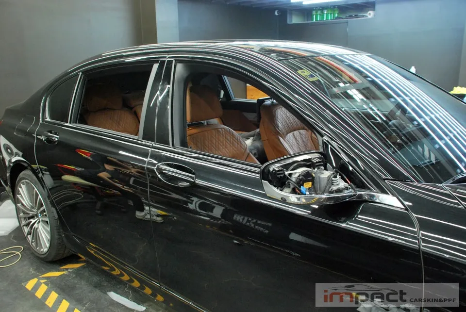 BMW 7 Seriesのカーラッピング事例|クローム部分のイメージチェンジ 施工写真 3-3