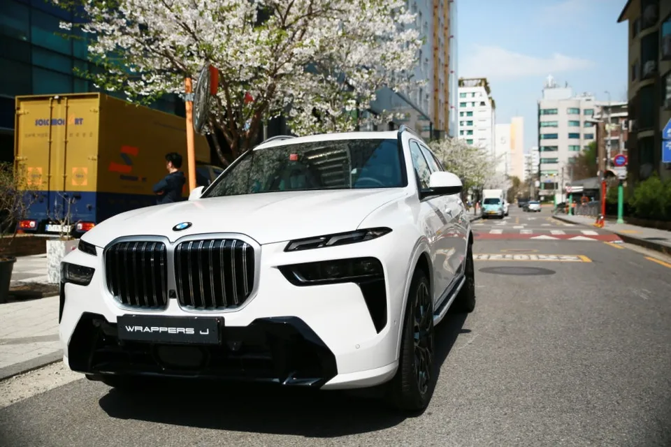 BMW X7 LCI Chrome Delete Review — Perfect Finish, Modern Look photo 2