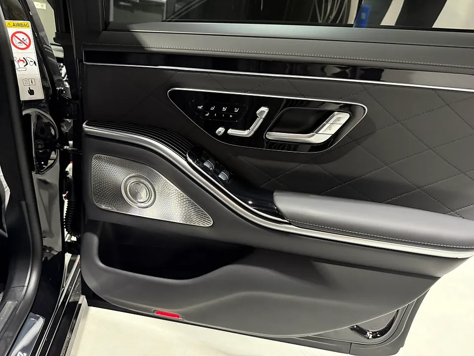 Mercedes-Benz S-Class W223のカーオーディオ施工事例 施工写真 3-1