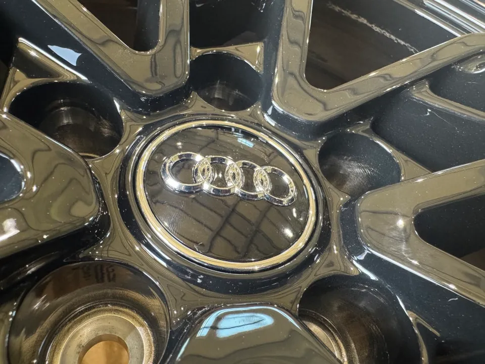 Audi A7のホイールリペア・塗装事例 施工写真 1-2
