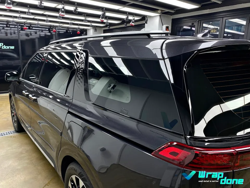 Kia Carnival KA4のCピラーラッピング事例｜韓国実施工 写真