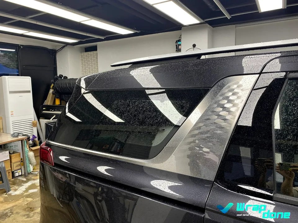 Kia Carnival KA4のCピラーラッピング事例｜韓国実施工 施工写真 2-3
