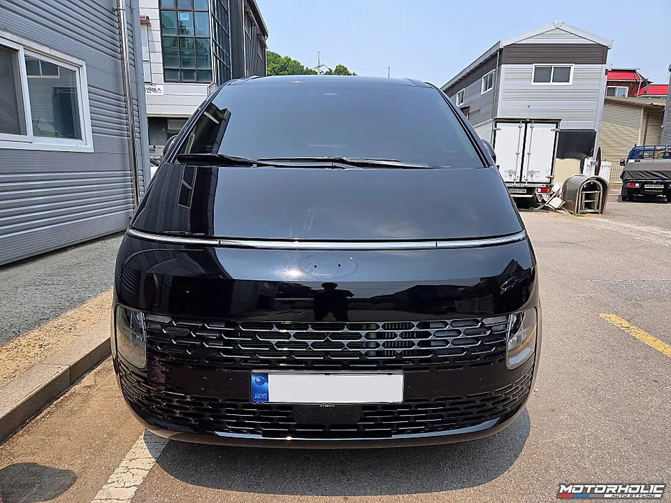 Hyundai Stariaのカーラッピング事例 施工写真 6