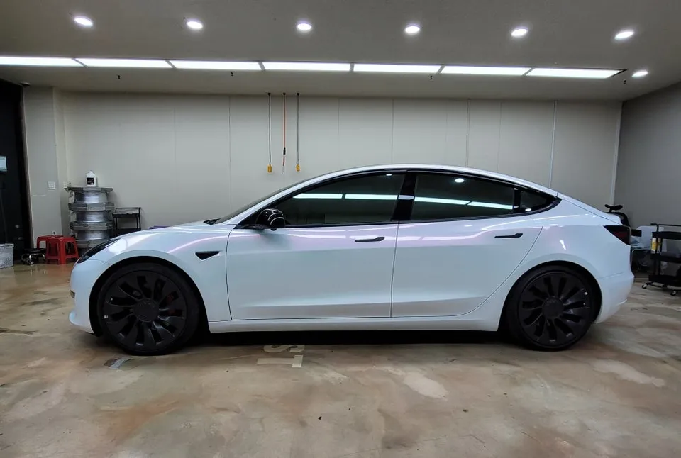 Tesla Model 3 vinyl wrap - Tesla Model 3 Vinyl Wrap Review: Diamond White Pink AX Film photo 5