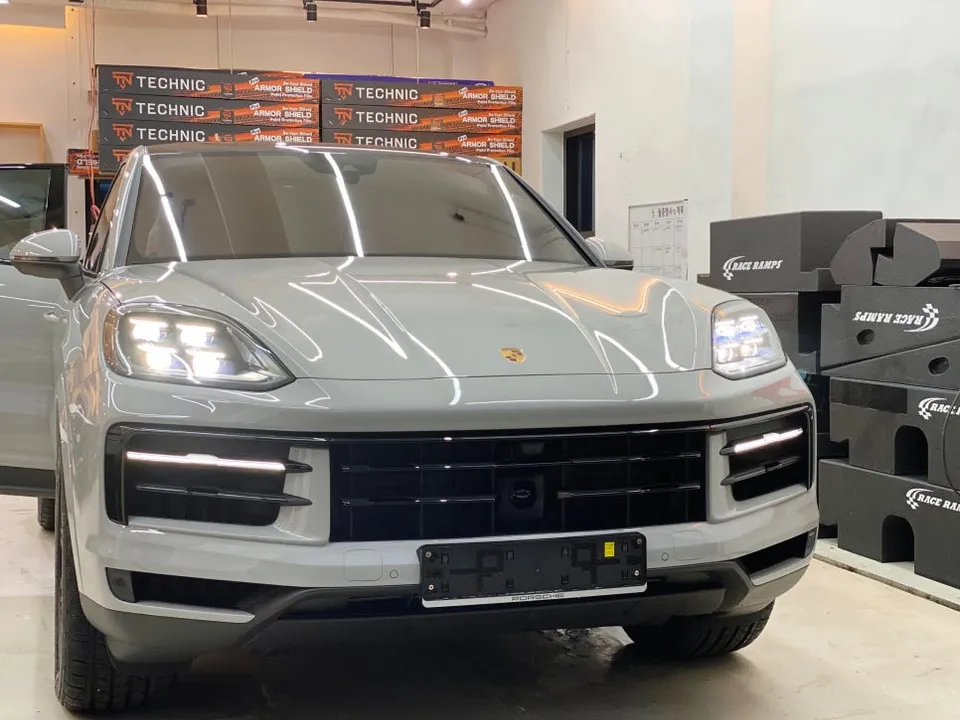 Porsche CayenneのPPF施工事例｜費用目安と仕上がり 写真