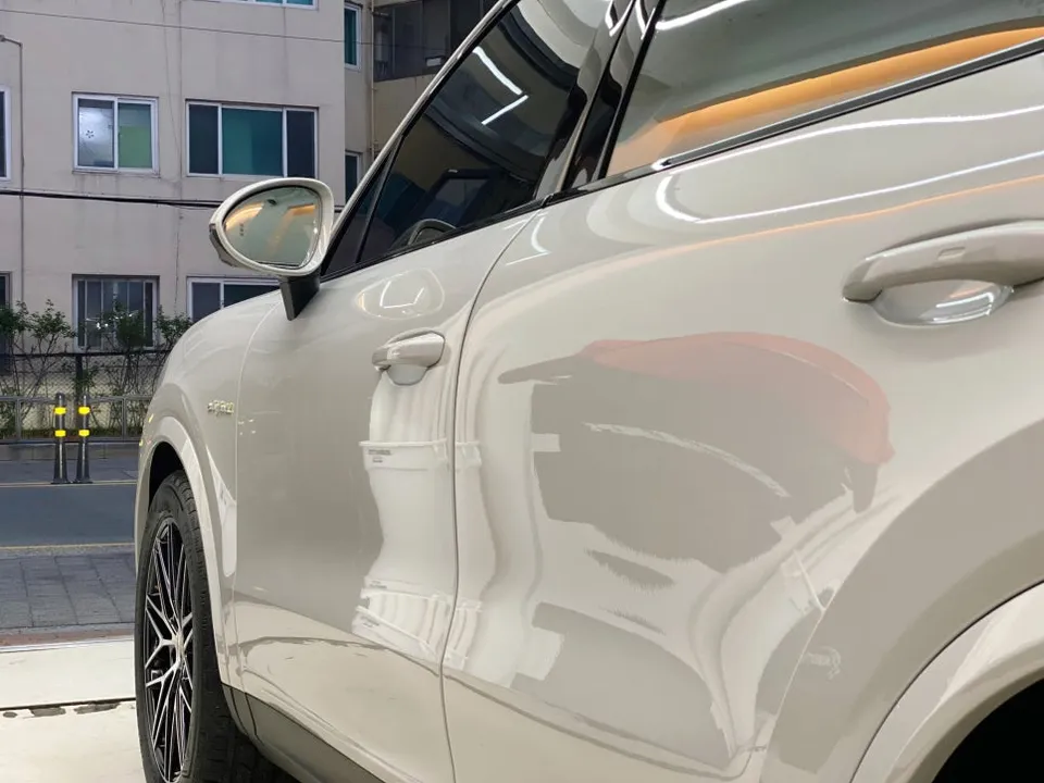 Porsche CayenneのPPF施工事例|費用目安と仕上がり 施工写真 2-3