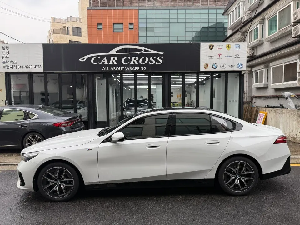 BMW 5 Series G60 PPF施工事例|費用目安と仕上がり 施工写真 1-2