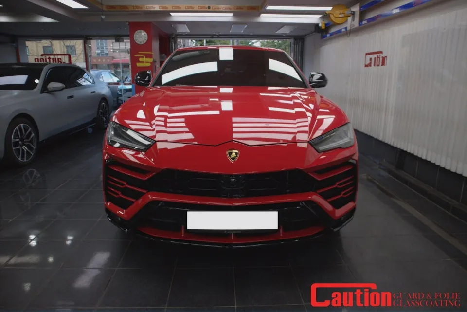 Lamborghini Urusのカーラッピング事例：アズライトブラック 写真