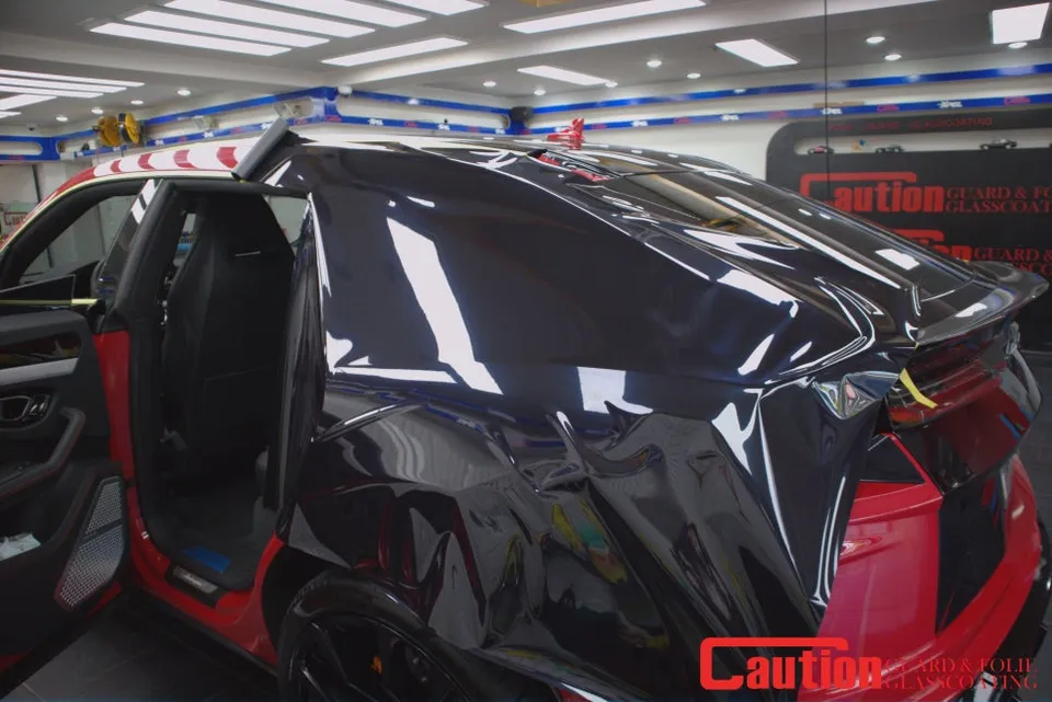 Lamborghini Urusのカーラッピング事例:アズライトブラック 施工写真 1-3