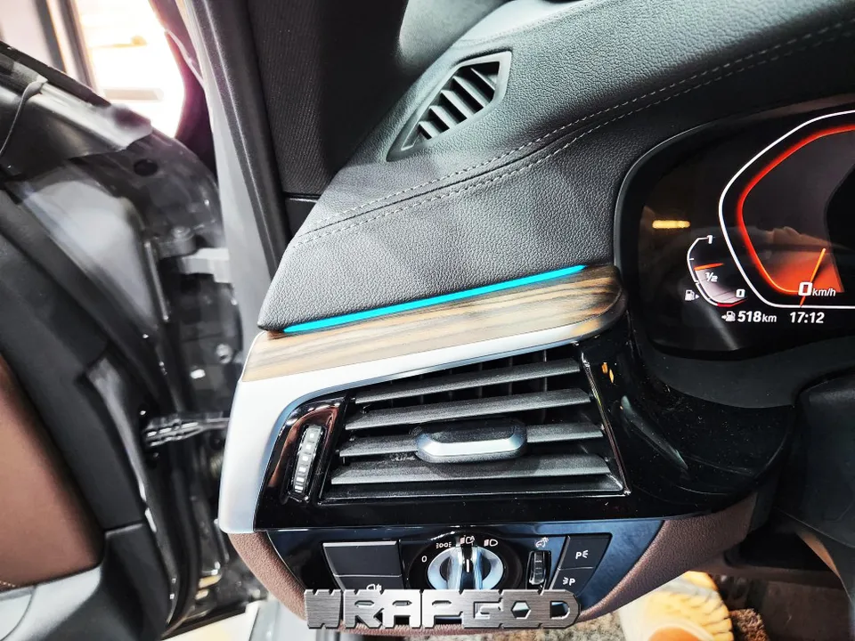 BMW 5 Series G30 vinyl wrap - BMW 5 Series G30 Vinyl Wrap Review: Premium Interior Carbon Finis photo 4