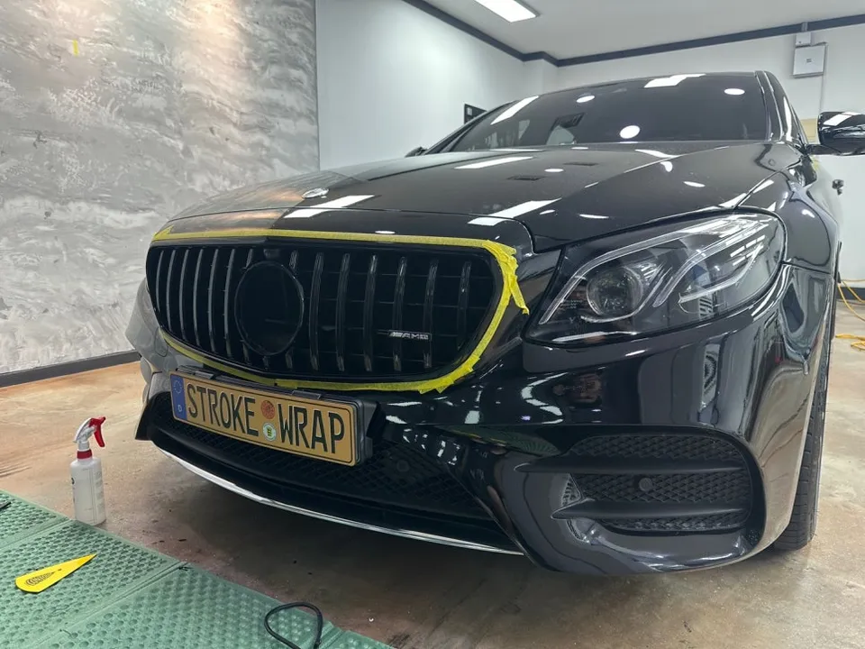 メルセデス・ベンツ Eクラス W213のカーラッピング事例 施工写真 3-3