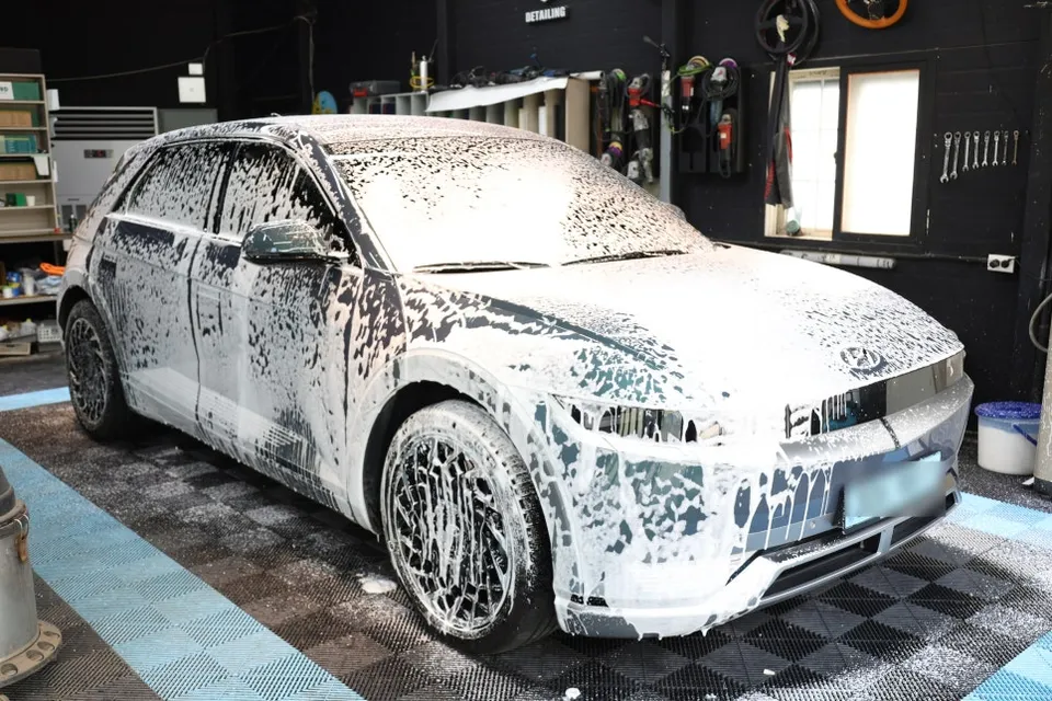 Hyundai IONIQ ceramic coating - Hyundai IONIQ Ceramic Coating Review — Enhanced Protection photo 3