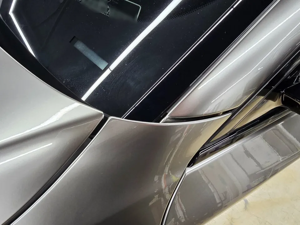 BMW 5 Seriesのカーラッピング事例|費用目安・仕上がり 施工写真 2-1