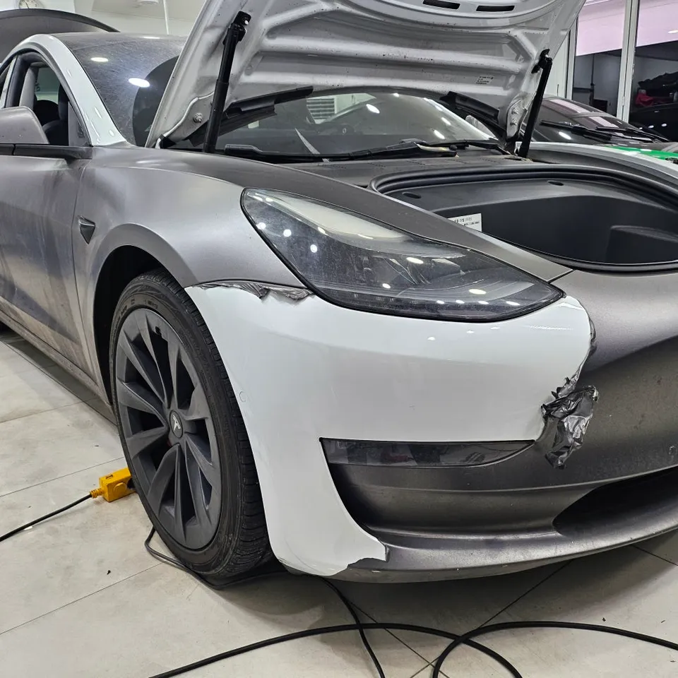 Tesla Model 3のカーラッピング事例|4年経過後の状態 施工写真 1-5