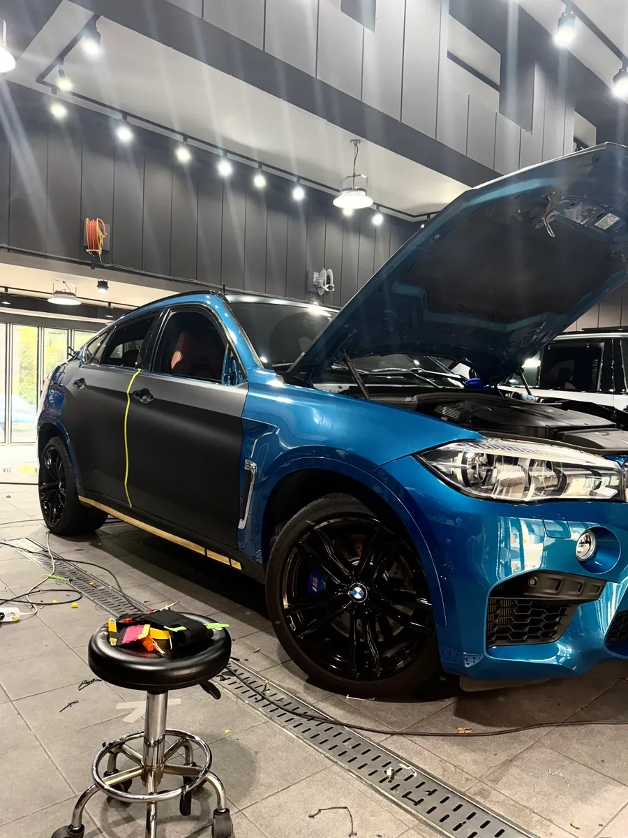 BMW X6 M vinyl wrap - BMW X6 M Vinyl Wrap Review: Matte Black Transformation photo 4