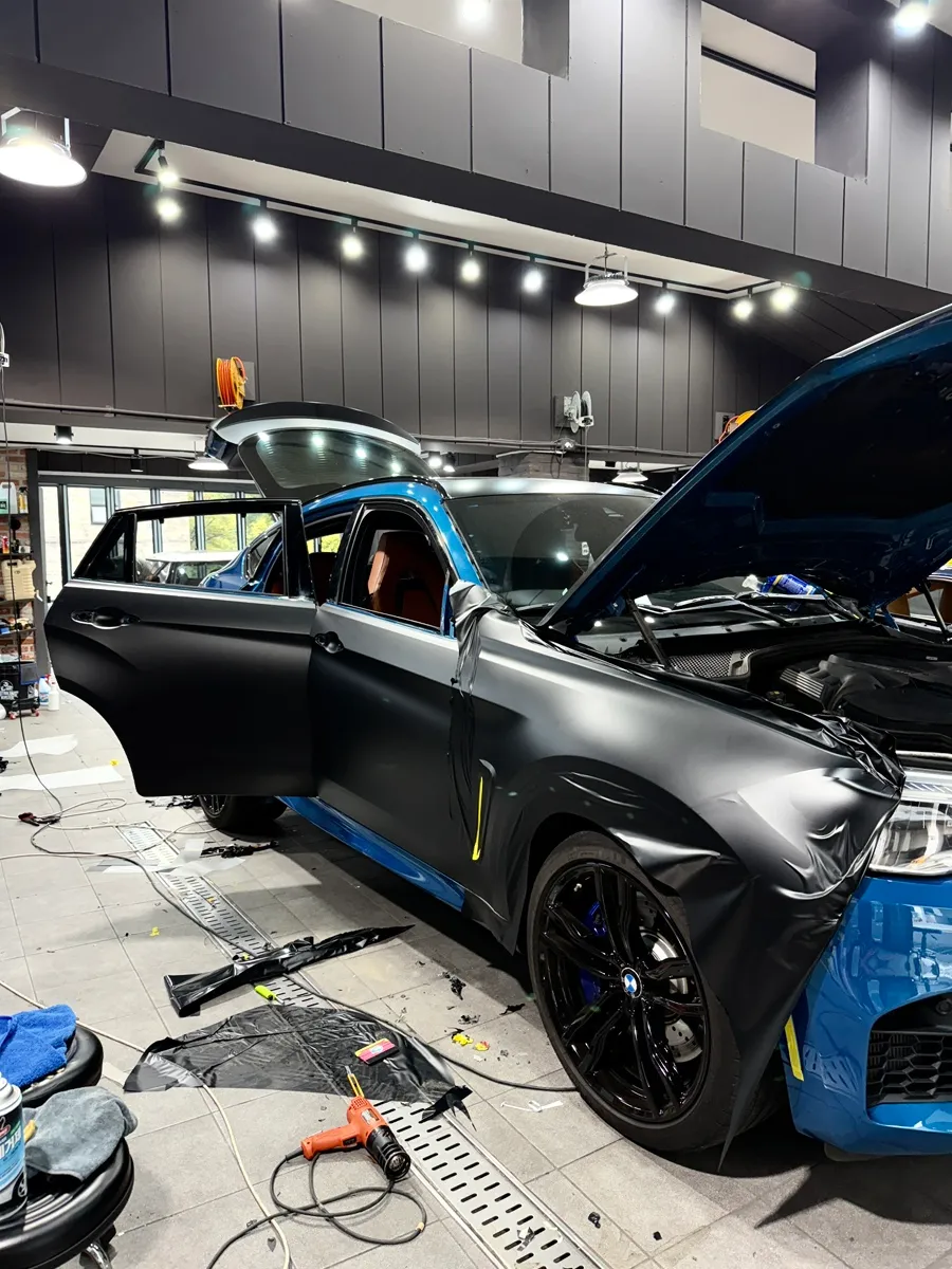 BMW X6 Mのカーラッピング事例 施工写真 1-2