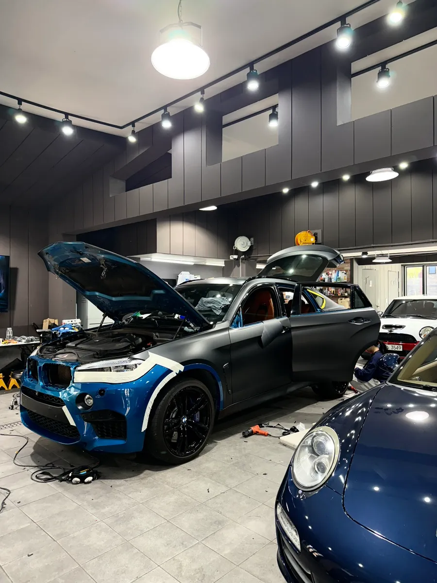 BMW X6 Mのカーラッピング事例 施工写真 2-2