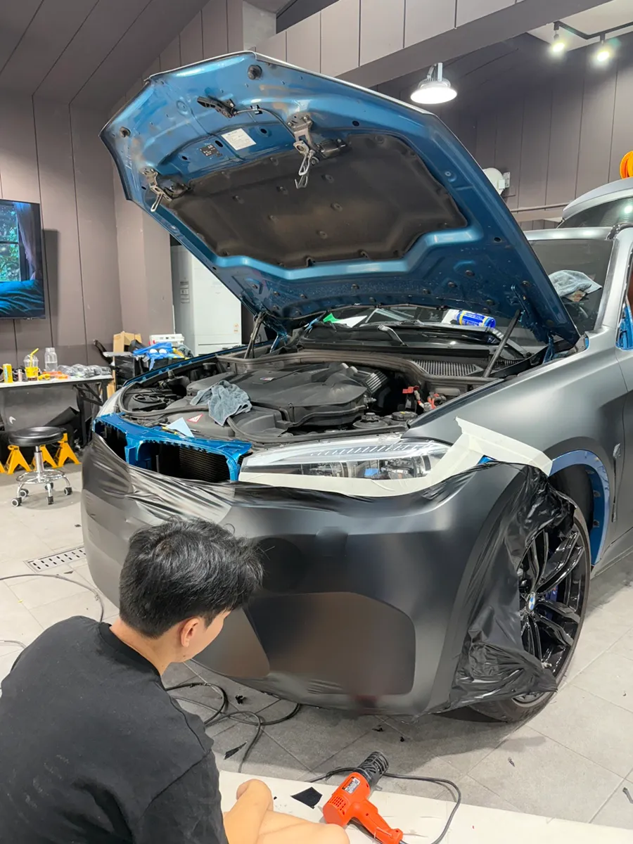 BMW X6 Mのカーラッピング事例 施工写真 3-2