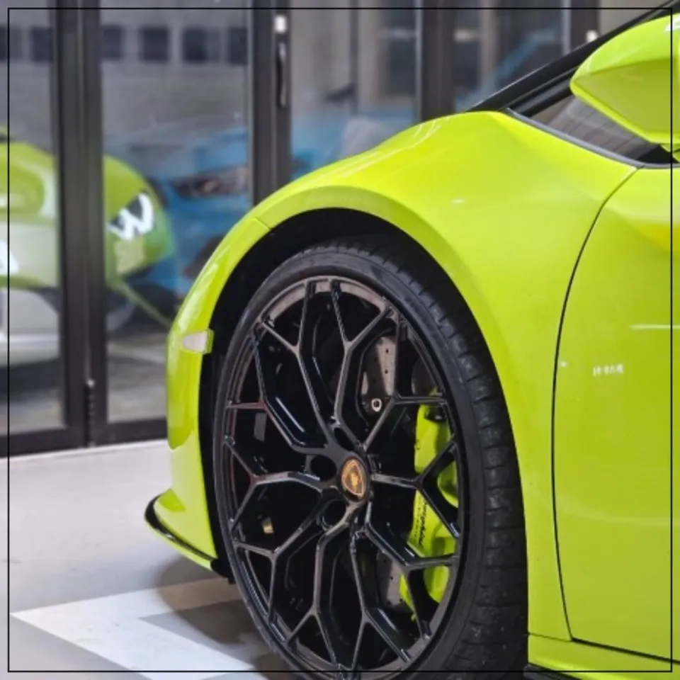 Lamborghini Huracán ambient lighting installation result