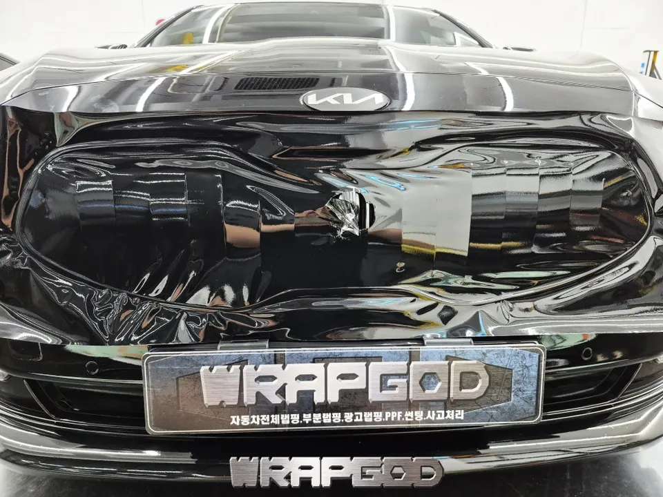 Kia K900のカーラッピング事例 施工写真 4-2