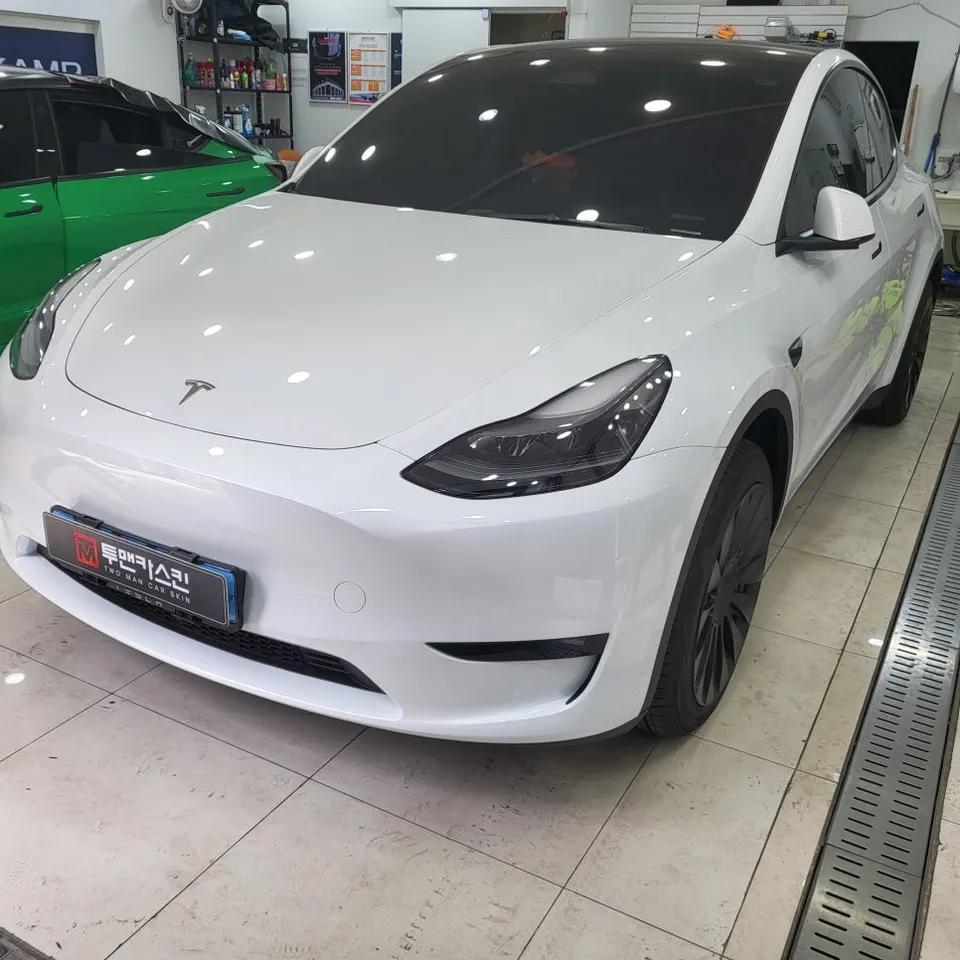 Tesla Model Yのカーラッピング事例|3Mマットブラック 施工写真 3-1