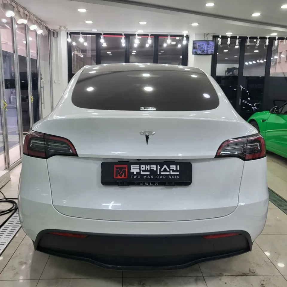 Tesla Model Yのカーラッピング事例|3Mマットブラック 施工写真 1-2