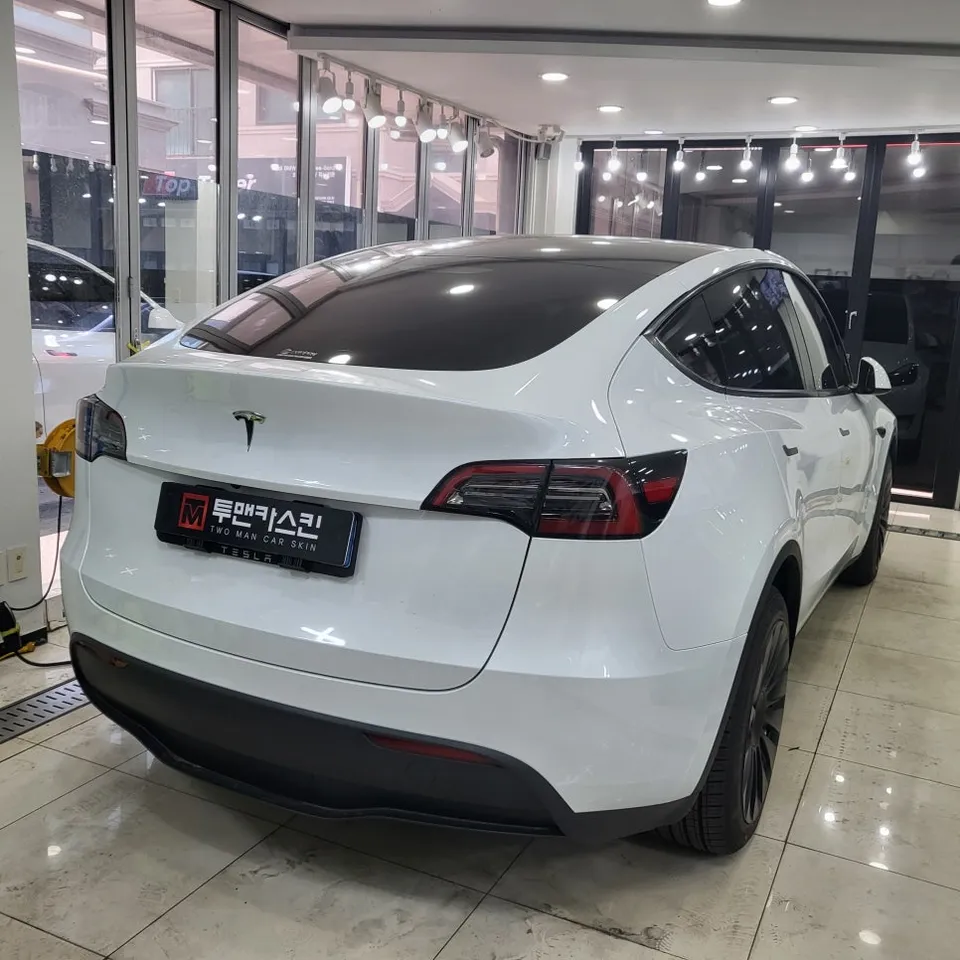 Tesla Model Yのカーラッピング事例|3Mマットブラック 施工写真 3-2