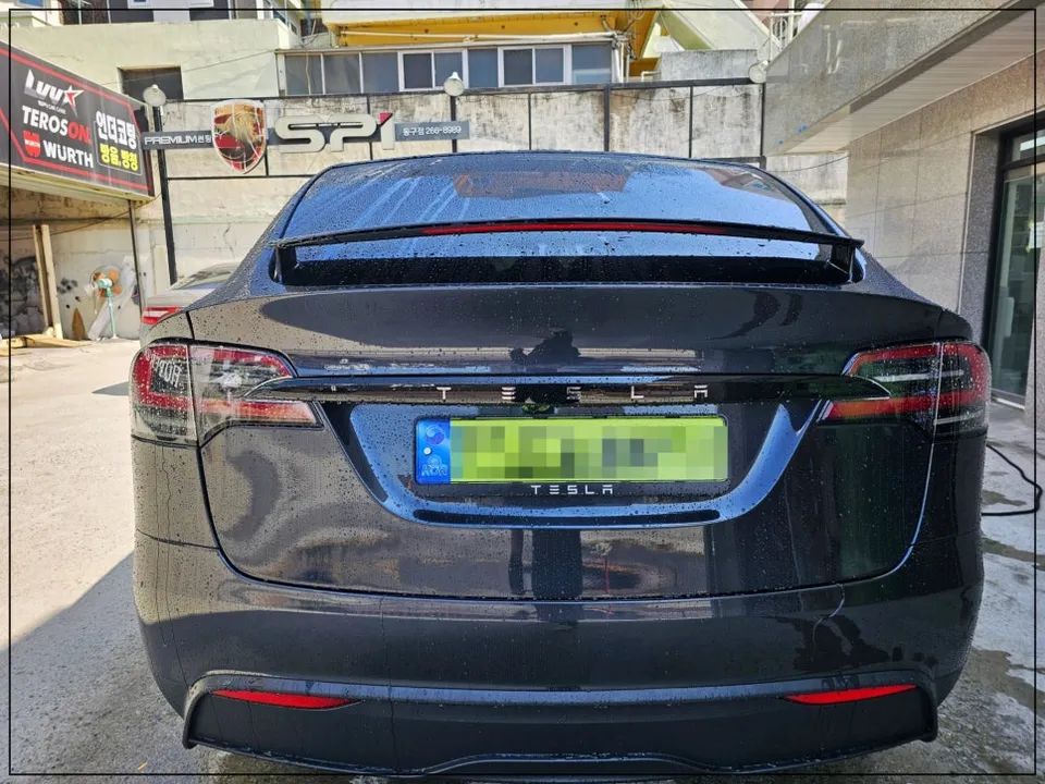 Tesla Model X window tinting - Tesla Model X Window Tinting Review — UV Protection & Privacy photo 3