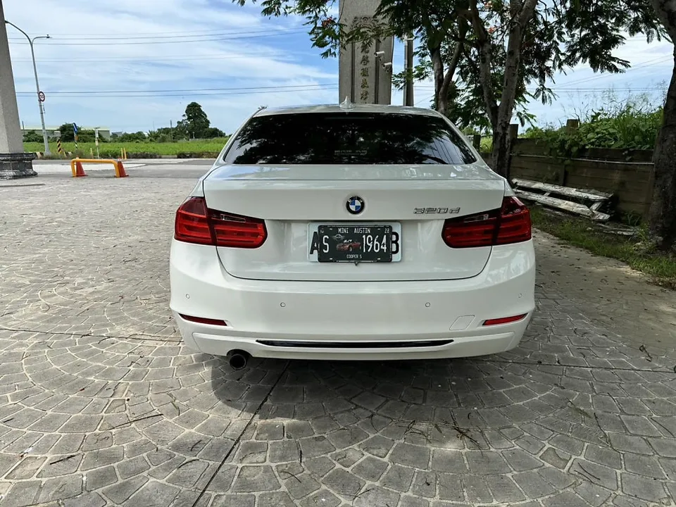 BMW 3 Series F30 body kit - BMW 3 Series F30 Body Kit Installation Review photo 2
