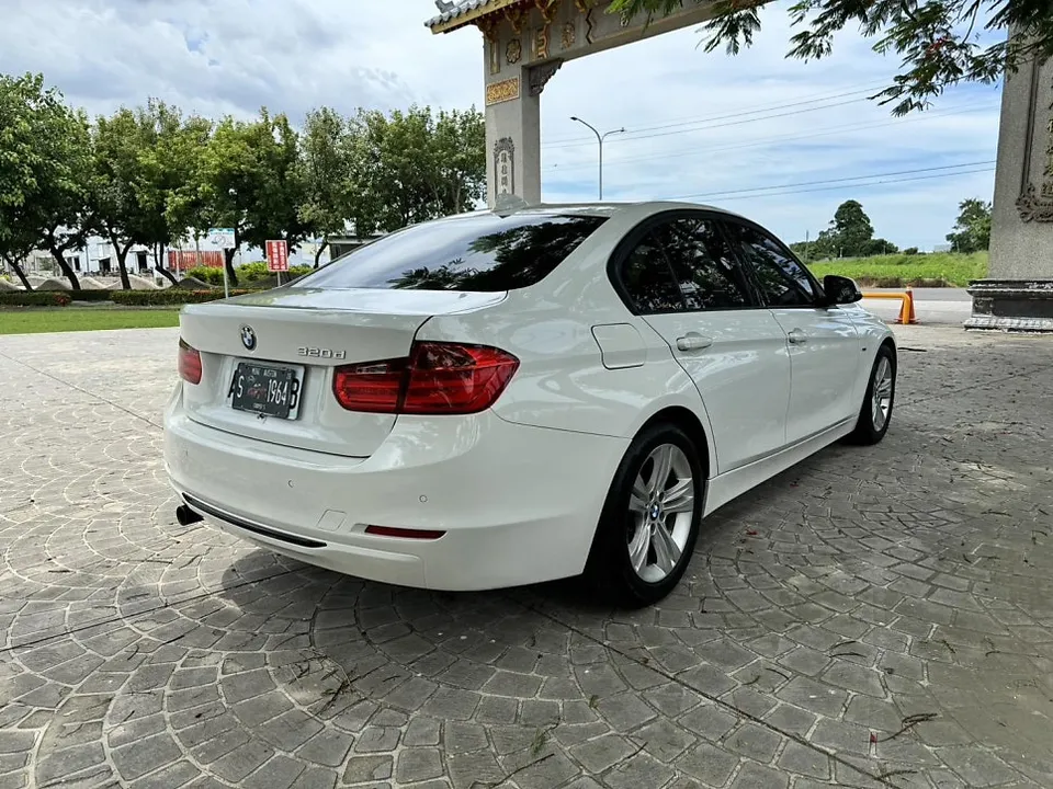 BMW 3 Series F30 body kit - BMW 3 Series F30 Body Kit Installation Review photo 3