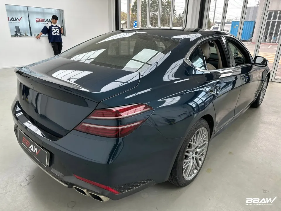 Genesis G70のカーラッピング事例|費用目安・仕上がり 施工写真 3-1