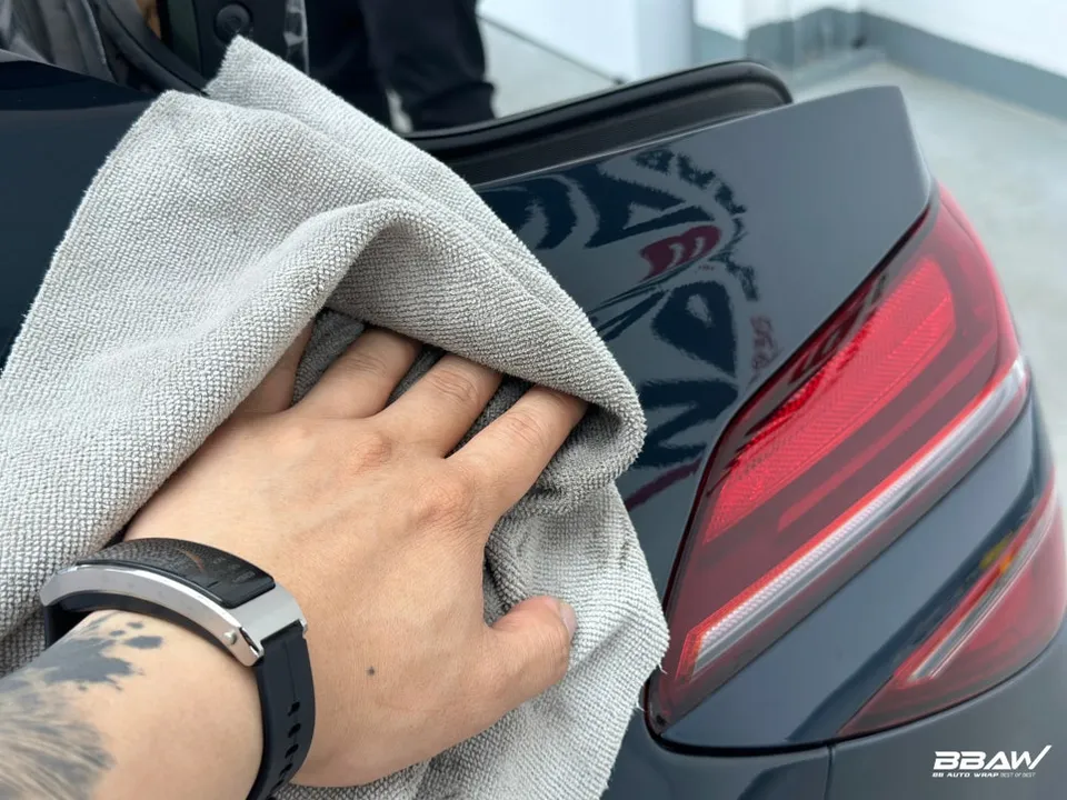 Genesis G70のカーラッピング事例|費用目安・仕上がり 施工写真 3-2