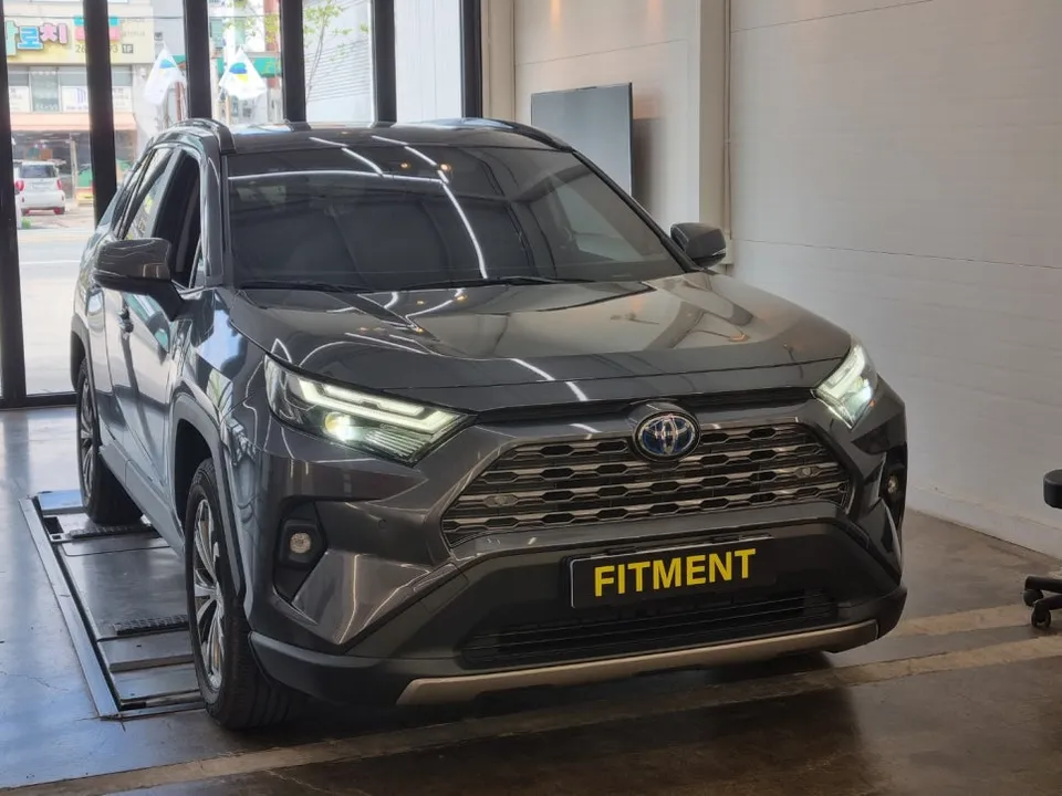 Toyota RAV4のAndroid Auto・CarPlay取付事例 施工写真 1-1