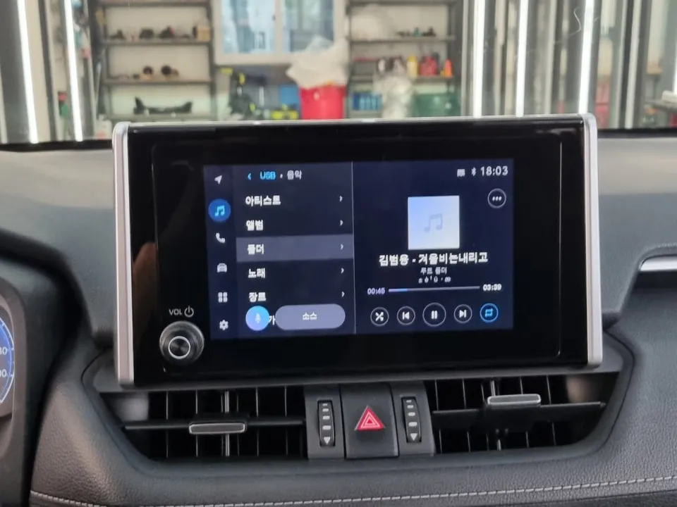 Toyota RAV4のAndroid Auto・CarPlay取付事例 施工写真 1-2